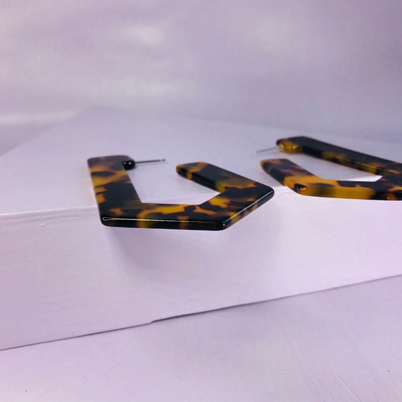 🆑 Large Flat Angled Hoop in Tortoise - Picture 5 of 5